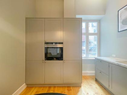 Centrally Located 3 Bedroom Flat - image 25