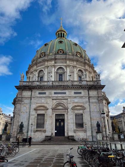Centrally Located 3 Bedroom Flat - image 30