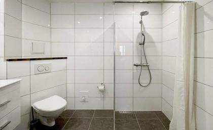 Bright & Spacious 3-BR - image 27