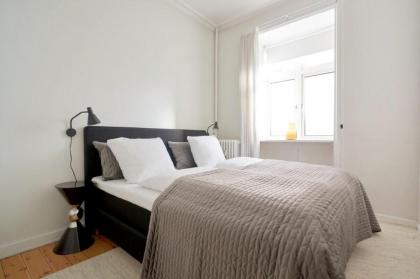 Perfect for Friends & Families in Charming Area - image 25