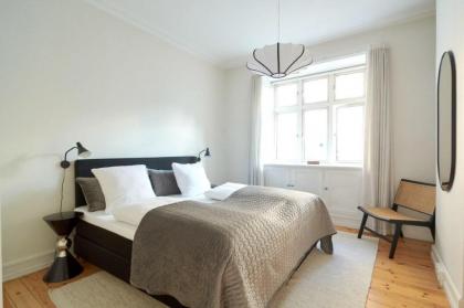 Perfect for Friends & Families in Charming Area - image 27
